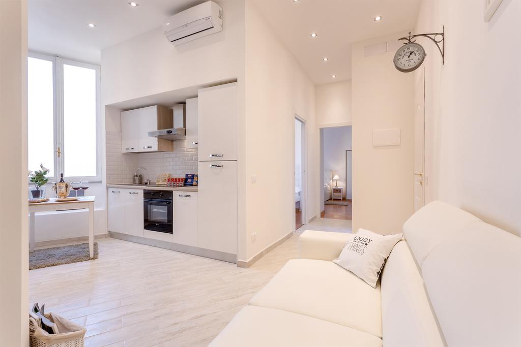Townhouse By The Spanish Steps Рим Номер фото