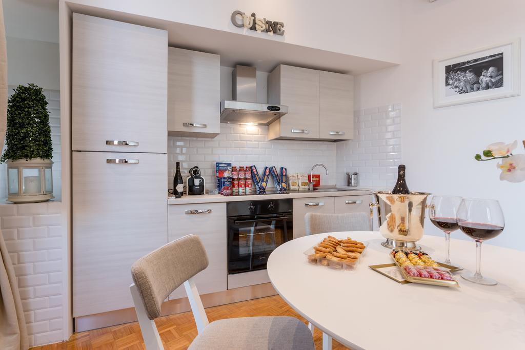 Townhouse By The Spanish Steps Рим Номер фото