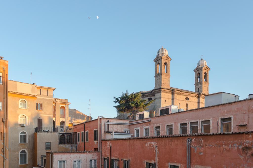 Townhouse By The Spanish Steps Рим Номер фото