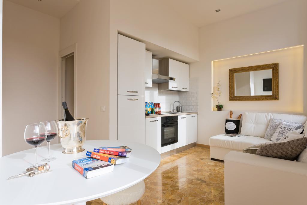 Townhouse By The Spanish Steps Рим Номер фото