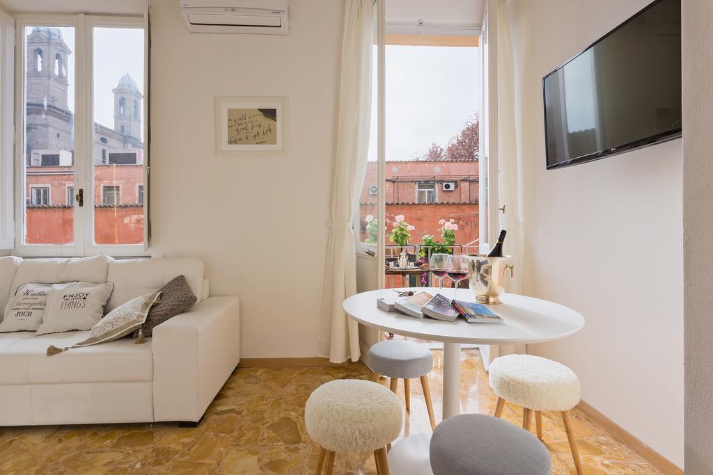Townhouse By The Spanish Steps Рим Номер фото
